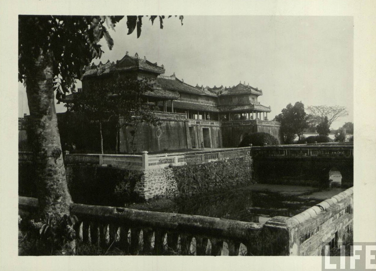 Ngọ Môn, cổng chính Hoàng thành Huế.