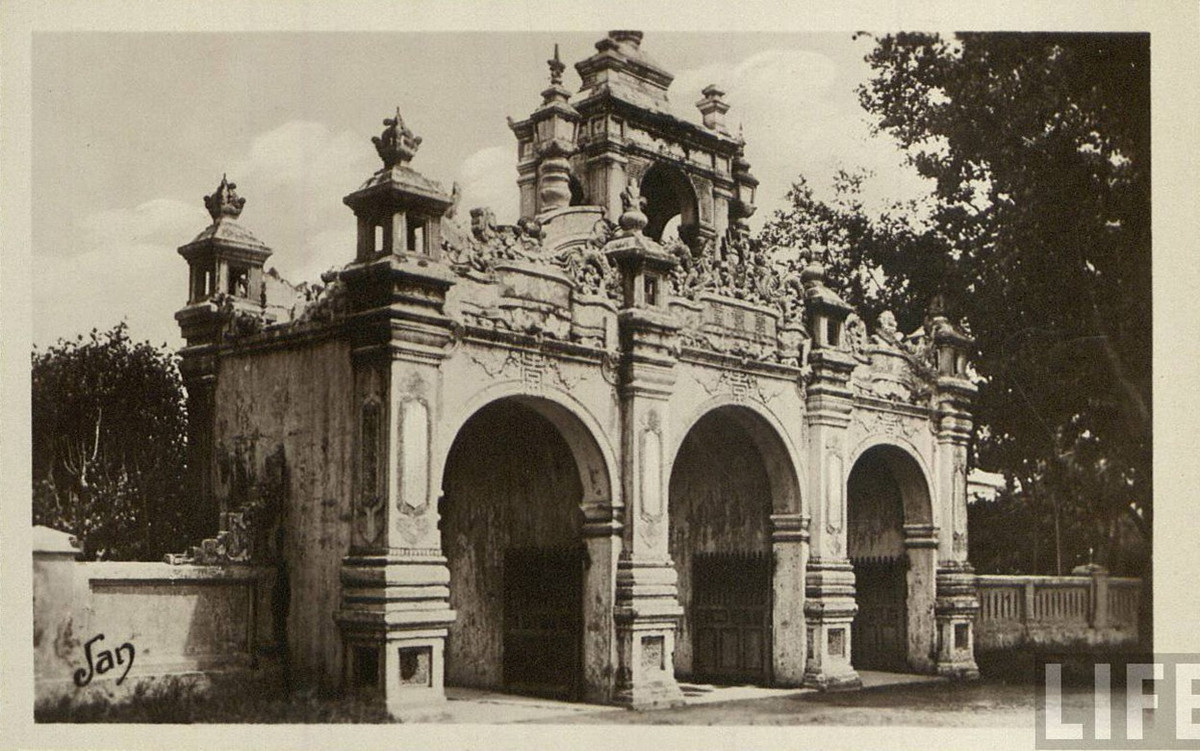 Cổng Viện Cơ Mật trong Kinh thành.