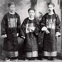 Năm Quang Tự thứ 20, Dịch Khuông được Từ Hi Thái hậu phong làm Khánh Thân vương. Sau đó, đến năm Quang Tự thứ 24, được phong làm Thiết mạo tử vương, và còn là vị Thiết mạo tử vương cuối cùng của nhà Thanh.