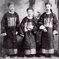 Năm Quang Tự thứ 20, Dịch Khuông được Từ Hi Thái hậu phong làm Khánh Thân vương. Sau đó, đến năm Quang Tự thứ 24, được phong làm Thiết mạo tử vương, và còn là vị Thiết mạo tử vương cuối cùng của nhà Thanh.