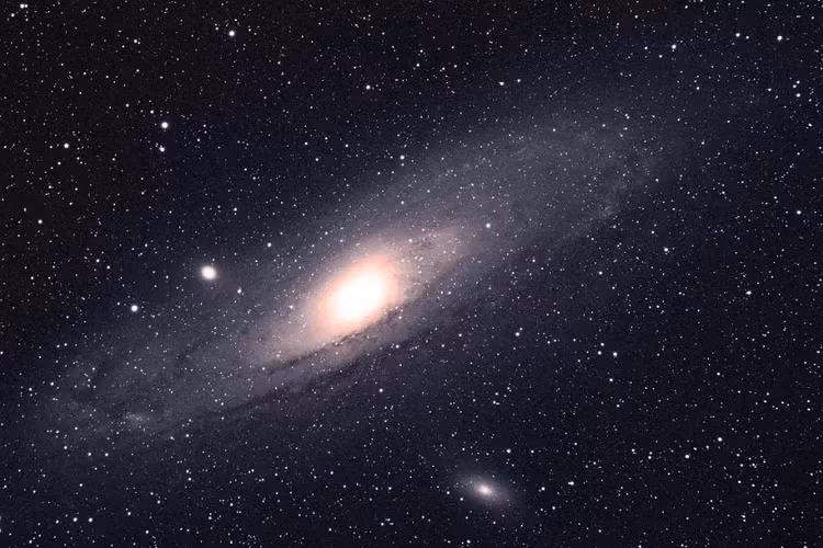 Hydro phát ra chủ yếu là ánh sáng vô tuyến, do đó cấu trúc này không thể nhìn thấy được trong các hình ảnh ánh sáng khả kiến của thiên hà được chụp bởi Kính viễn vọng Subaru ở Hawaii trước đây.