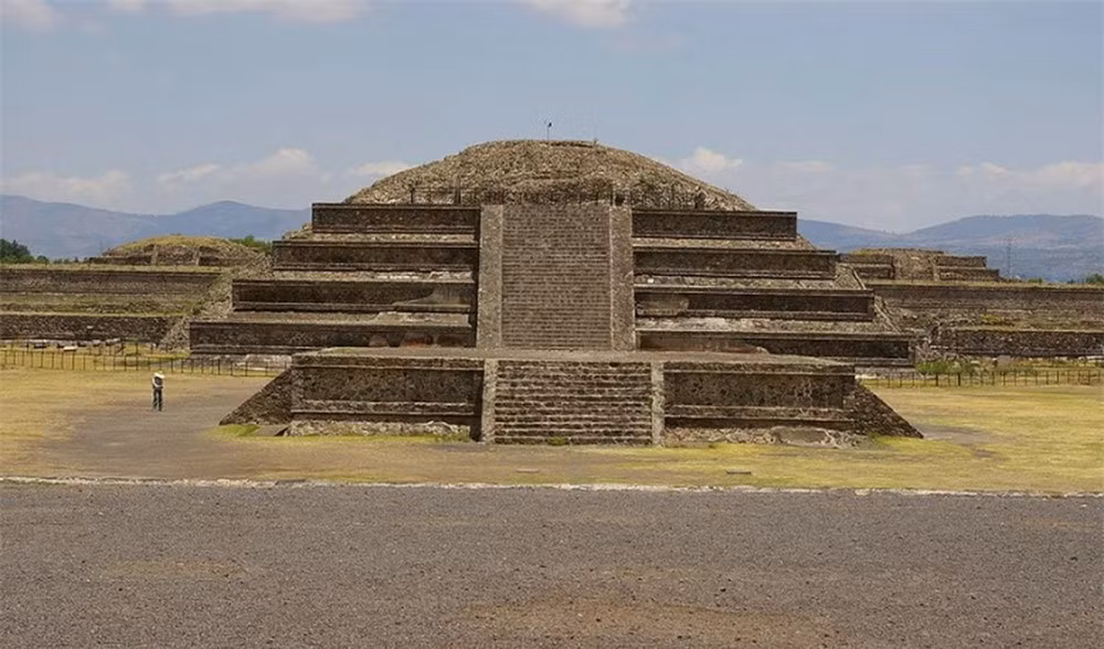 Do đó, nhà khảo cổ này tin rằng đó là dấu hiệu cho thấy nhóm nghiên cứu của ông đang tiến gần hơn đến việc khám phá lăng mộ hoàng gia đầu tiên ở Teotihuacan, thậm chí có khả năng khai quật những bí ẩn của thành phố cổ hùng mạnh.
