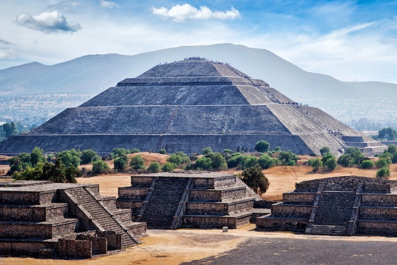 Teotihuacan là thành phố cổ huyền bí bậc nhất của châu Mỹ, từ lâu đã trở thành địa điểm thu hút nhiều nhà khảo cổ học và các nhà nghiên cứu. Đây được coi là một trong những trung tâm đô thị có ảnh hưởng nhất ở châu Mỹ thời cổ đại. Ước tính có tới 200.000 người từng sống trong đại đô thị kỳ bí này.