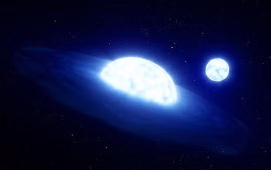 Ở trung tâm của tinh vân này là một cặp nhị phân, bao gồm một sao lùn trắng và một sao khổng lồ đỏ.