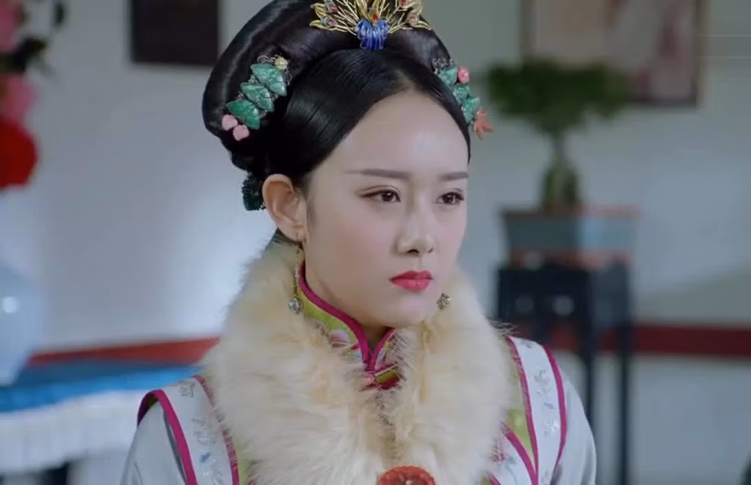 Vì rất sủng ái Đôn phi Uông thị, Càn Long đã cố gắng nghĩ ra phần thưởng để ban cho Đôn phi. Sau đó, ông đã quyết định ban thưởng cho Đôn phi 2 quả dưa chuột.