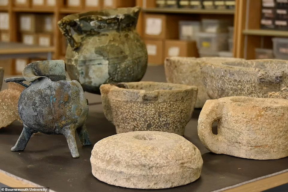 Các nhà khảo cổ xác định được con tàu làm từ gỗ sồi Ireland. Quá trình phân tích vòng tuổi của cây cho biết những cây này bị đốn hạ khoảng năm 1242 - 1265, dưới triều đại vua Henry III.