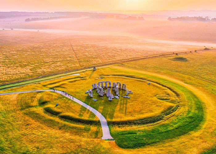 Một trong những chiếc hố khác có niên đại cách đây 3.300 năm có thể "rất liên quan đến cấu trúc nghi lễ lâu dài của cảnh quan Stonehenge," De Smedt nói.