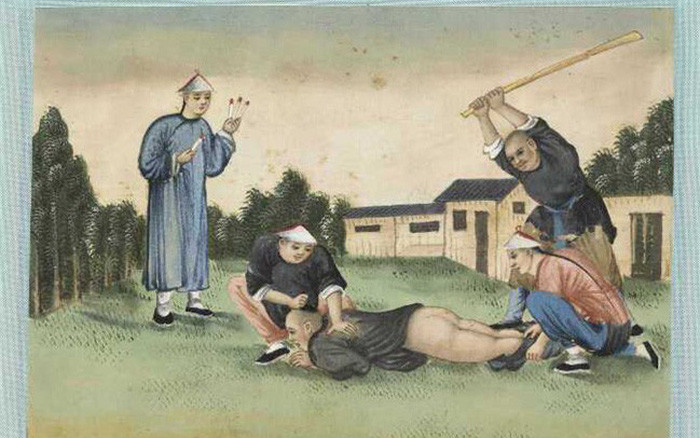 Trong triều đại nhà Thanh, ngoài những hình phạt hà khắc, đáng sợ thì cũng có những hình phạt mà nhiều kẻ phạm tội muốn được nhận, đó chính là hình phạt đánh đòn.