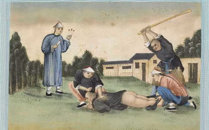 Trong triều đại nhà Thanh, ngoài những hình phạt hà khắc, đáng sợ thì cũng có những hình phạt mà nhiều kẻ phạm tội muốn được nhận, đó chính là hình phạt đánh đòn.