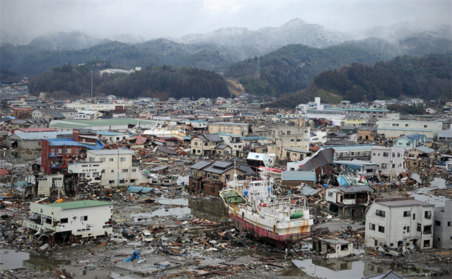 Nhóm nghiên cứu cũng đưa ra một bằng chứng khác về trận siêu động đất và sóng thần cổ đại liên quan đến các cấu trúc bằng đá do người xưa xây dựng.