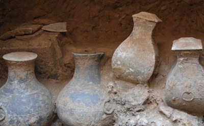 Kết quả thật bất ngờ, một số lượng lớn mộ cổ thực sự tồn tại dưới lòng đất của khu vực này. Nhưng do số lượng mộ cổ quá lớn nên cho tới giờ, công tác khai quật vẫn đang được ráo riết thực hiện tại nơi này.