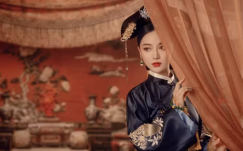 Càn Long còn có một mối quan hệ loạn luân khác với chính người con dâu của mình, là vợ của hoàng tử Vĩnh Thành – người con trai trưởng của Càn Long.