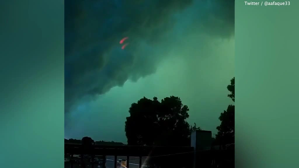 Trong nhiều trường hợp giống như ở Sioux Falls, gió do hệ thống đối lưu cấp trung gây ra có dạng đường cong, tạo nên những đám mây thềm hình chữ C. Hệ thống đối lưu này có xu hướng di chuyển về phía đông hoặc về phía xích đạo.