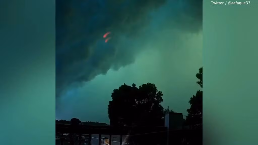 Trong nhiều trường hợp giống như ở Sioux Falls, gió do hệ thống đối lưu cấp trung gây ra có dạng đường cong, tạo nên những đám mây thềm hình chữ C. Hệ thống đối lưu này có xu hướng di chuyển về phía đông hoặc về phía xích đạo.