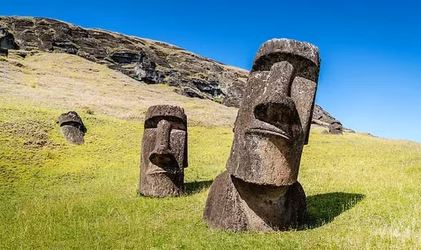 "Bạn phải hỏi toàn bộ cộng đồng ở Rapa Nui xem họ muốn làm gì với Moai, những người dân lớn tuổi muốn nó vẫn ở đó," cô nói thêm.