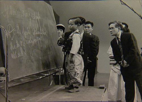 Năm 8 tuổi, ông được NASA mời sang học tập, nghiên cứu tại Mỹ. Kim Ung Yong được ghi danh trong Sách kỷ lụch Guiness là 1 trong những người có IQ cao nhất thế giới.