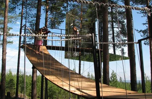 5. Khách sạn Tree ở Thụy Điển: Trong ngôi làng yên tĩnh Harada's, các phòng của khách sạn Tree này được treo lơ lửng trên cây cao tới 6 mét.