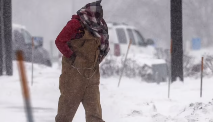 Cục Hàng không liên bang Mỹ ngày 14/1 thông báo, các cơn bão sẽ khiến nhiều chuyến bay bị hủy hoặc bị hoãn.