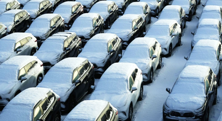 Các cơn bão mùa đông mang theo tuyết và gió lớn gây mất điện diện rộng cho hàng trăm nghìn ngôi nhà và cơ sở kinh doanh ở nước Mỹ.
