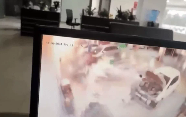 Nổ bình dầu thải tại Cty Toyota Sông Lam, một công nhân bị thương nặng No binh dau thai tai Cty Toyota Song Lam, mot cong nhan bi thuong nang