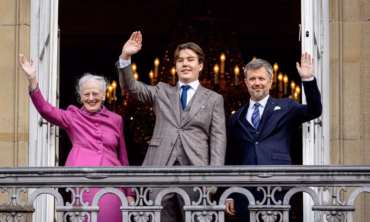 Ve dien trai gay sot cua Thai tu Dan Mach 18 tuoi-Hinh-10