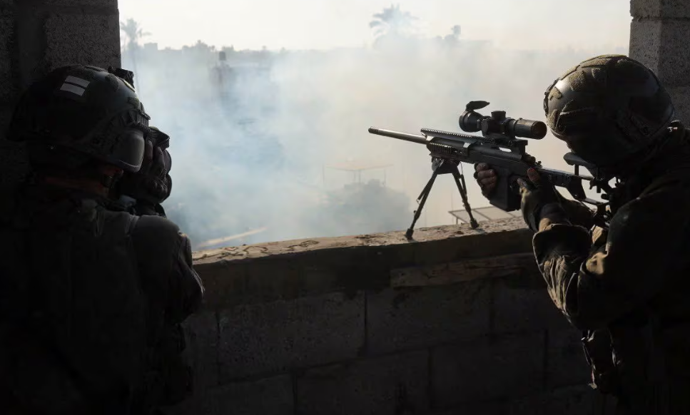 Hình ảnh trong cuộc giao tranh giữa binh sĩ Israel và lực lượng Hamas tại Gaza ngày 27/12/2023.