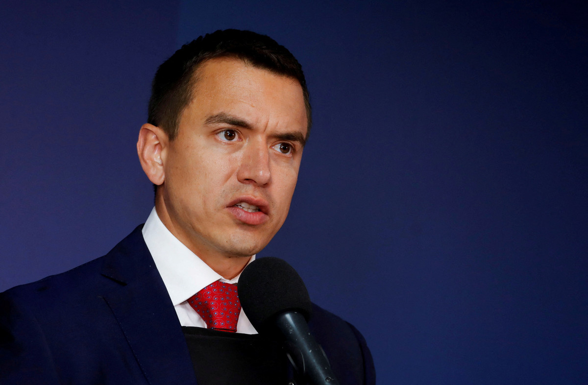 "Chúng ta đang trong tình trạng chiến tranh và không thể nhượng bộ những băng nhóm khủng bố này", Tổng thống Noboa tuyên bố trên đài phát thanh Canela hôm 10/1, đồng thời cam kết không ngừng đối đầu với hơn 20.000 thành viên của "các tổ chức khủng bố".