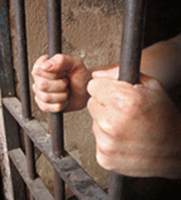 7. Bị kết án gian lận thi cử ở bang Andhra Pradesh, miền nam Ấn Độ, bạn có thể phải ngồi tù tới 10 năm theo một đạo luật được thông qua năm 1997 nhằm ngăn chặn “những hành vi không công bằng trong thi cử”.