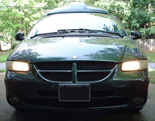 4. Người lái xe ở Đan Mạch được yêu cầu phải bật đèn pha khi lái xe. Bạn có thể nghĩ điều luật kỳ quặc này sẽ áp dụng cho việc lái xe ban đêm nhưng thực tế không phải vậy. Nó cũng được coi là cần thiết trong ngày, nếu không, người điều khiển có thể phải đối mặt với mức phạt lên tới 100 USD. Các nghiên cứu chỉ ra rằng điều này đã giúp ích rất nhiều trong việc tránh tai nạn giao thông ở Đan Mạch.