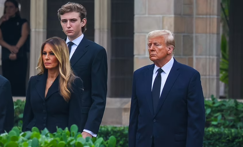 Ông Trump cũng tiết lộ con trai út thích chơi bóng đá hơn bóng rổ. Ảnh: Daily Mail.