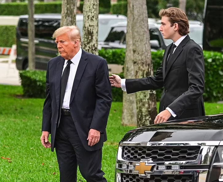 Quý tử út nhà ông Trump nói được hai ngôn ngữ là tiếng Anh và tiếng Slovenia. Bà Melania từng kể Barron thường gọi điện tâm sự với bà ngoại bằng tiếng Slovenia khi còn nhỏ. Ảnh: Getty.