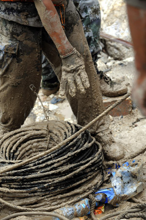 Được biết, trận lở đất này xảy ra khi Trung Quốc đang phải đối phó với đợt lũ lụt kinh hoàng nhất một thập kỷ qua khiến hơn 2.100 người thiệt mạng, mất tích và hàng triệu người mất nhà cửa. Ảnh: CD.