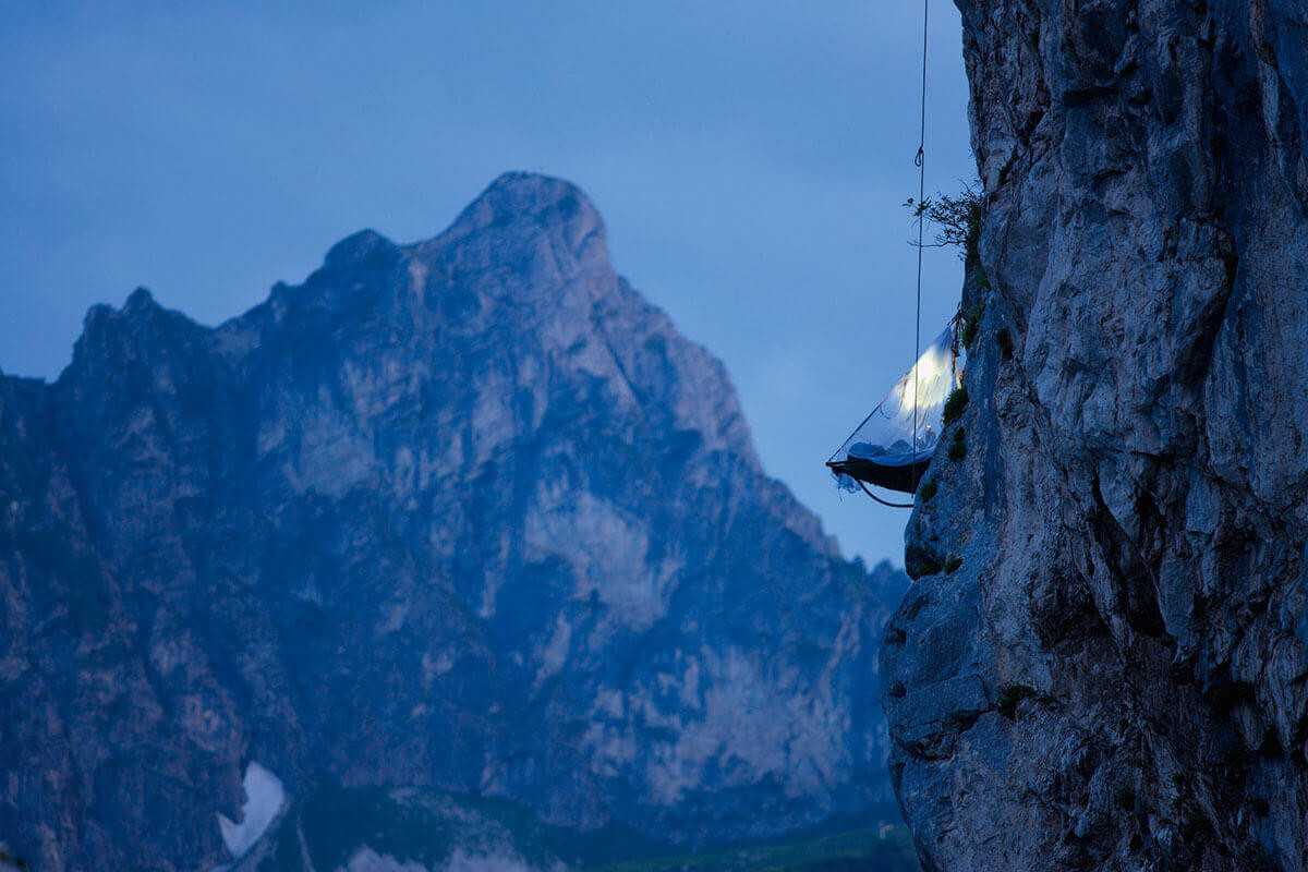 Du khách đi lên và xuống với sự trợ giúp của dây thừng. Từ vị trí đặc biệt này, du khách có thể ngắm nhìn phong cảnh núi non hùng vĩ Pfronten.