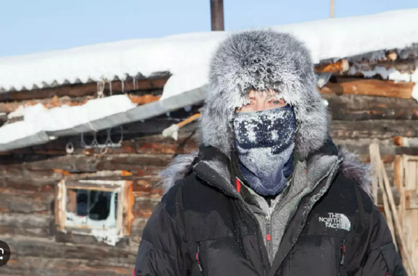 Chỉ cần năm phút ở ngoài trời là đủ để lớp trang điểm “tuyết” tự xuất hiện trên khuôn mặt bạn: Hàng mi trở nên trắng và bồng bềnh, má trở nên đỏ bừng.