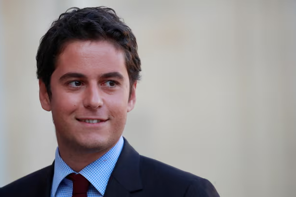 Vào năm 2012, sau một thời gian làm việc tại văn phòng Bộ trưởng Y tế khi đó là bà Marisol Touraine, ông đã nhận công việc toàn thời gian tại bộ này ở tuổi 23. Ảnh: Reuters.