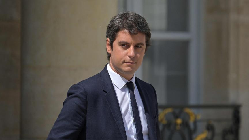 Ở tuổi 29, ông được bổ nhiệm làm Quốc vụ khanh Bộ Giáo dục, trở thành thành viên trẻ nhất của chính phủ dưới thời Đệ ngũ Cộng hòa của Pháp. Ảnh: SO.