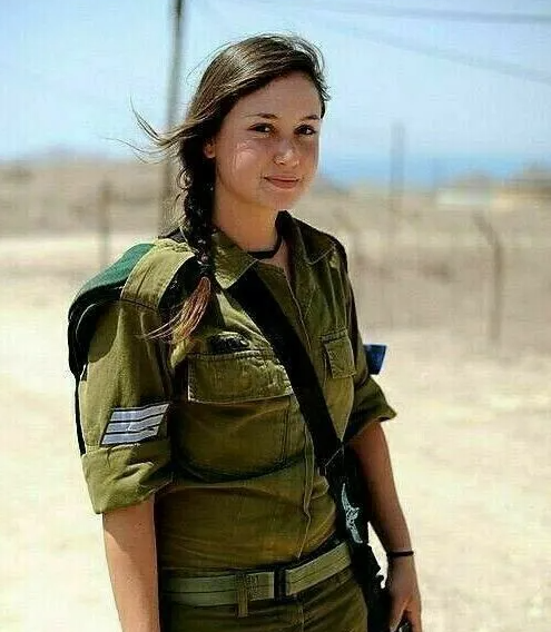 Nét quyến rũ của các nữ binh sĩ Israel nằm ở sự pha trộn độc đáo giữa sức mạnh, vẻ đẹp và sự cống hiến. Ảnh: WL.