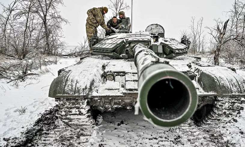 Các binh sĩ thuộc lữ đoàn tấn công vùng núi độc lập thứ 128 Transcarpathian của lực lượng vũ trang Ukraine tham gia cuộc tập trận xe tăng ở vùng Zaporizhzhia, ngày 11/1.