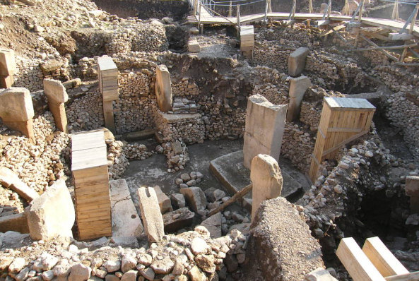 "Ngay khi nhìn thấy nó, tôi biết mình cần phải lựa chọn. Đi khỏi và không nói với ai, hoặc dành phần đời còn lại làm việc ở đây”, Schmidt kể. Và ông đã quyết định ở lại.