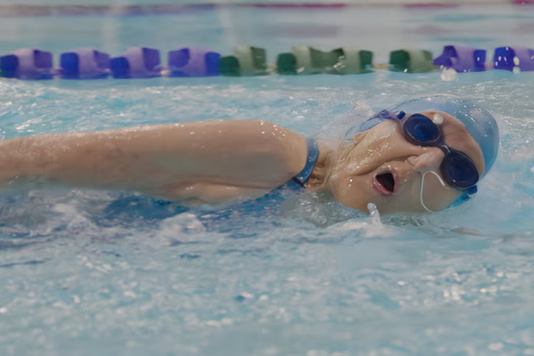 Cụ bà 99 tuổi gây kinh ngạc với loạt kỷ lục bơi lội Cu ba 99 tuoi gay kinh ngac voi loat ky luc boi loi