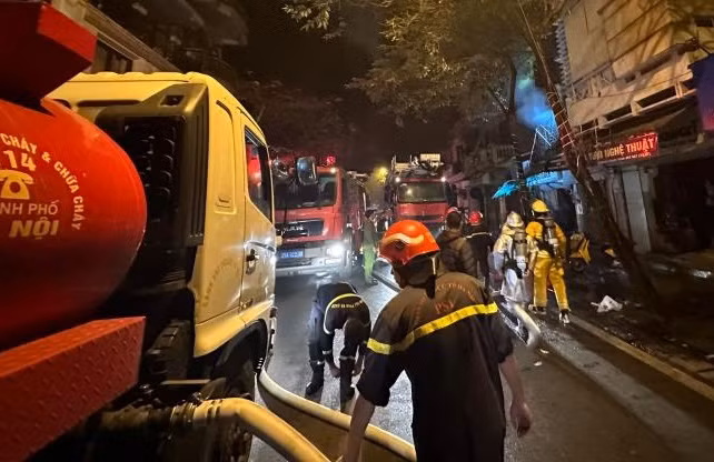 Khan truong dieu tra lam ro nguyen nhan vu chay tai pho Hang Luoc