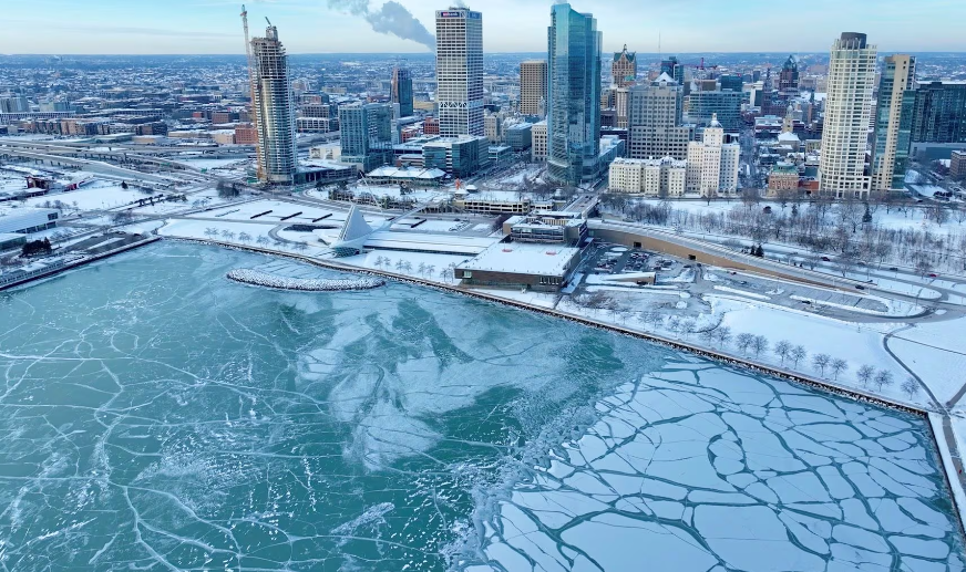 Thị trấn ở Milwaukee, bang Wisconsin, Mỹ, chìm trong giá rét. Ảnh chụp ngày 18/1.