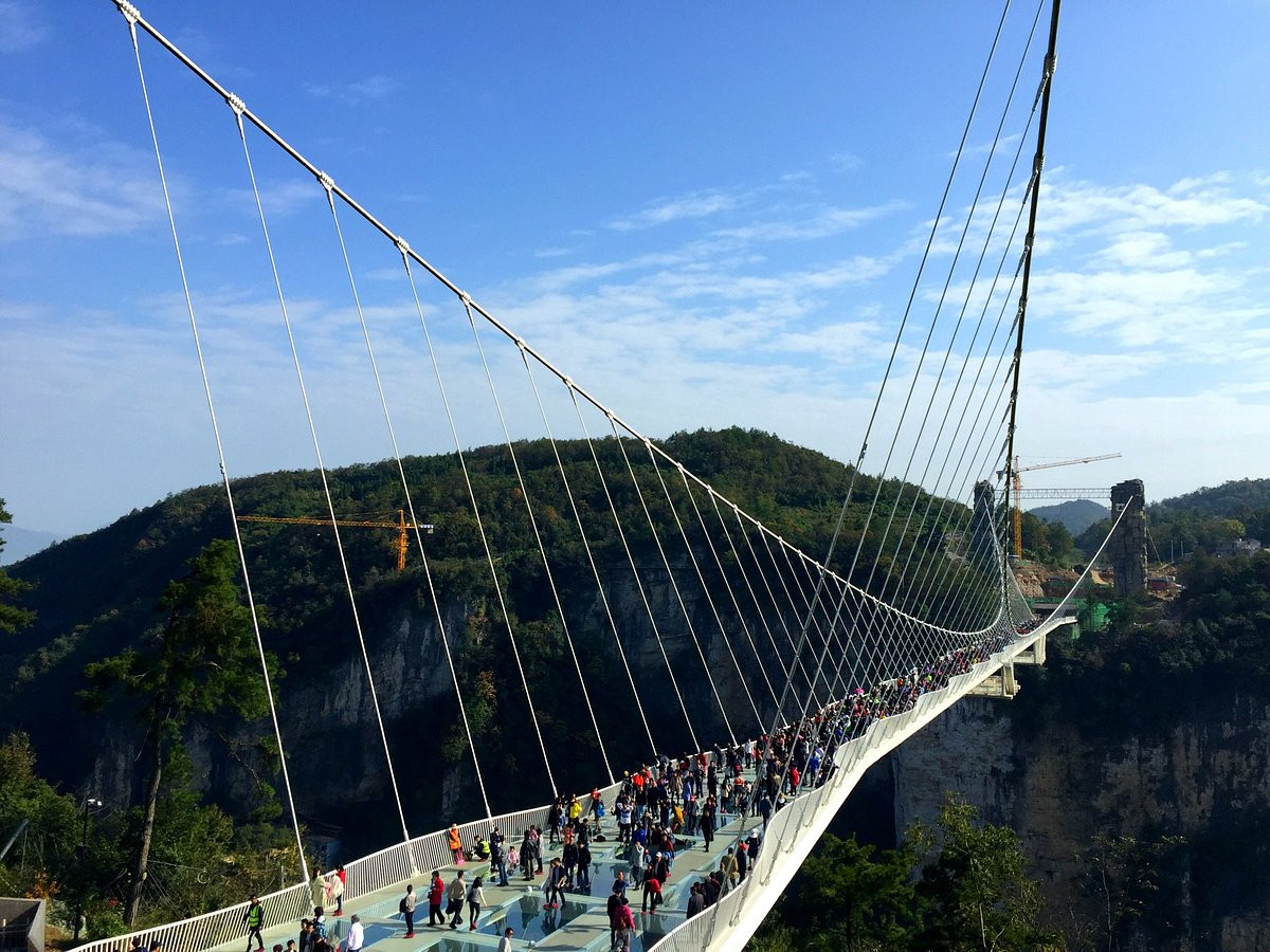 Chỉ có 8.000 người được phép vào tham quan cây cầu này mỗi ngày vì lí do an toàn.
