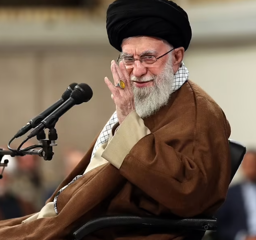 Lãnh đạo tối cao Iran Ayatollah Ali Khamenei tuyên bố sẽ đáp trả "những kẻ thù và tội phạm" chịu trách nhiệm về vụ đánh bom ở miền nam nước này hôm 3/1.