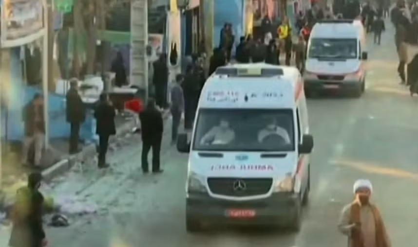 Toàn cảnh vụ đánh bom gần mộ tướng Iran, hàng trăm người thương vong - Hình 9 Toan canh vu danh bom gan mo tuong Iran, hang tram nguoi thuong vong-Hinh-9