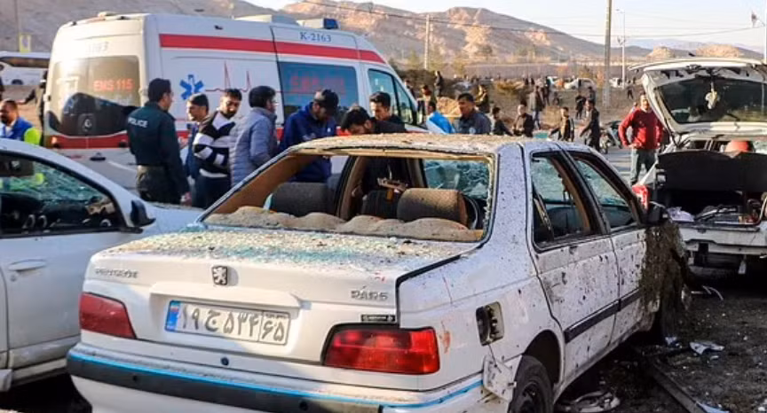 Toàn cảnh vụ đánh bom gần mộ tướng Iran, hàng trăm người thương vong - Hình 3 Toan canh vu danh bom gan mo tuong Iran, hang tram nguoi thuong vong-Hinh-3