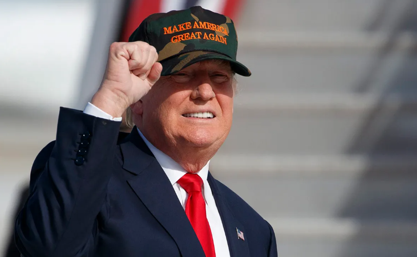 “Tôi biết cách để xây bức tường. Tôi biết cách làm thế nào để hoàn thành bức tường đó. Chúng ta sẽ có một 'vạn lý trường thành'. Chúng ta sẽ gọi đó là 'vạn lý trường thành' của Trump... Chúng ta sẽ có một bức tường thực sự đáng sợ”, ông Trump tuyên bố hồi năm 2015 về việc sẽ xây một bức tường giữa biên giới Mỹ và Mexico để ngăn dòng người nhập cư. Ảnh: AP.