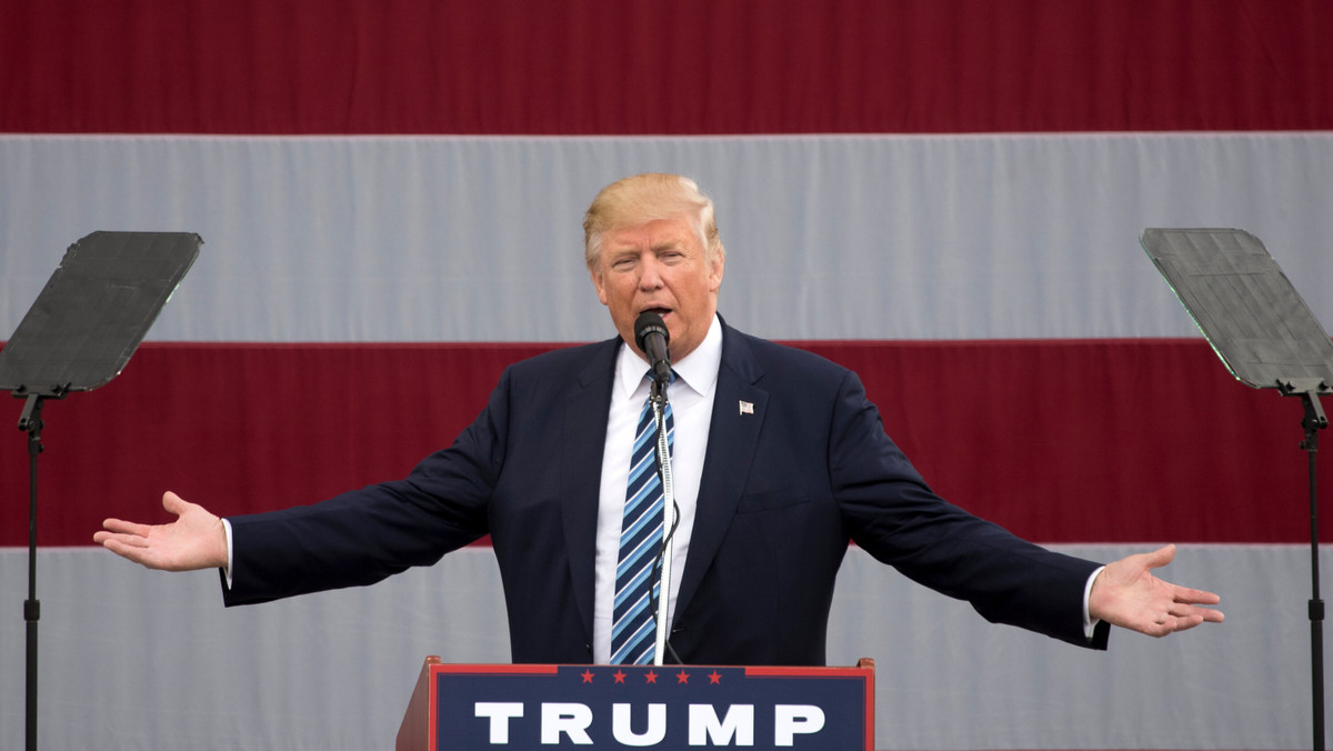 “Tôi chẳng cần tiền của ai cả, vì tôi rất giàu, rất giàu đấy…”, ông Donald Trump nói trong thời gian vận động tranh cử để trở thành ứng viên của Đảng Cộng hòa tranh cử chức Tổng thống Mỹ 2016. Ảnh: NYT.