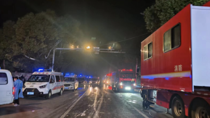 Hiện trường vụ cháy cửa hàng 39 người chết ở Trung Quốc - Hình 3 Hien truong vu chay cua hang 39 nguoi chet o Trung Quoc-Hinh-3