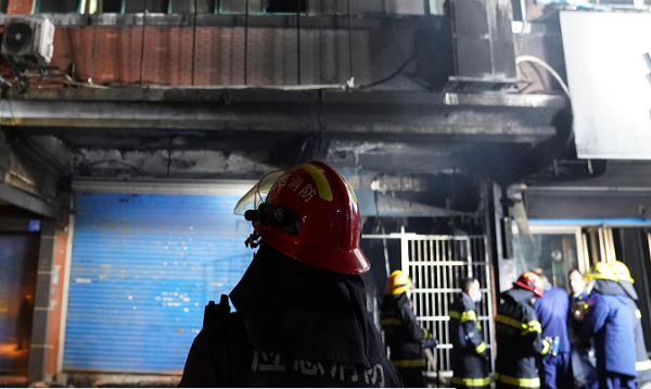 Hiện trường vụ cháy cửa hàng 39 người chết ở Trung Quốc Hien truong vu chay cua hang 39 nguoi chet o Trung Quoc